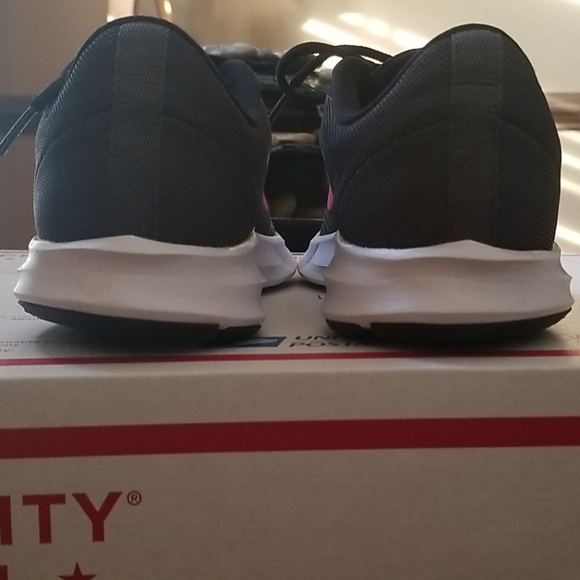 Nike Running shoes sz 6 EUC - Picture 5 of 9